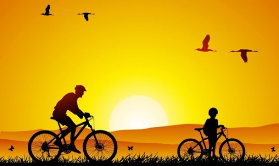ciclistas-puesta-de-sol-anaranjada-siluetas-162010-1050x627