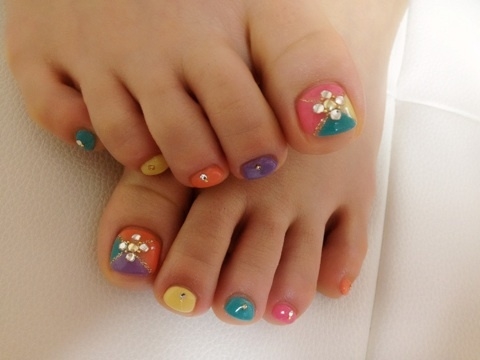 colored_toenails