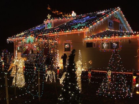 decoracion-de-fachadas-de-casas-con-luces-navidad-11