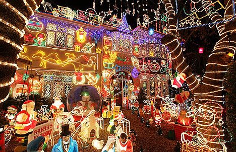 decoracion-de-fachadas-de-casas-con-luces-navidad-13