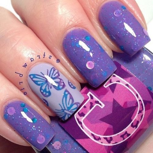 Imágenes de uñas decoradas con diseños de mariposas y flores