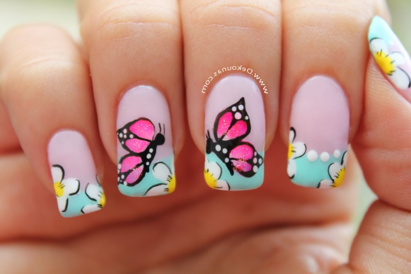 Imágenes de uñas decoradas con diseños de mariposas y flores